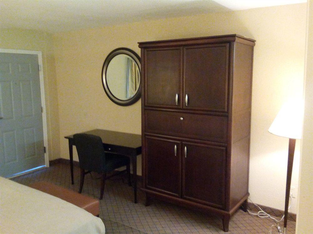 Travel Inn & Suites Humble Luaran gambar