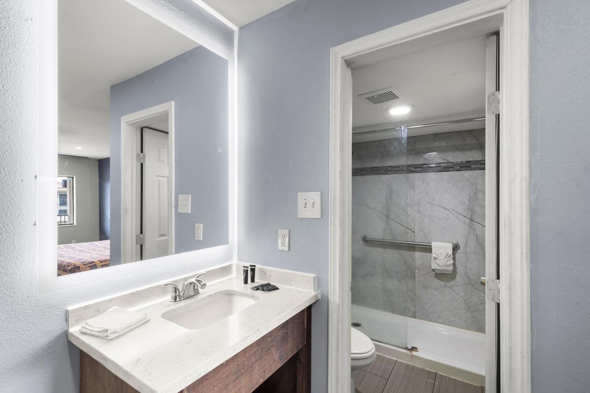 Travel Inn & Suites Humble Luaran gambar